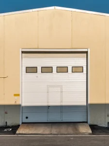 Read more about the article Improve Your Business: Garage Door Solutions for Commercial Properties