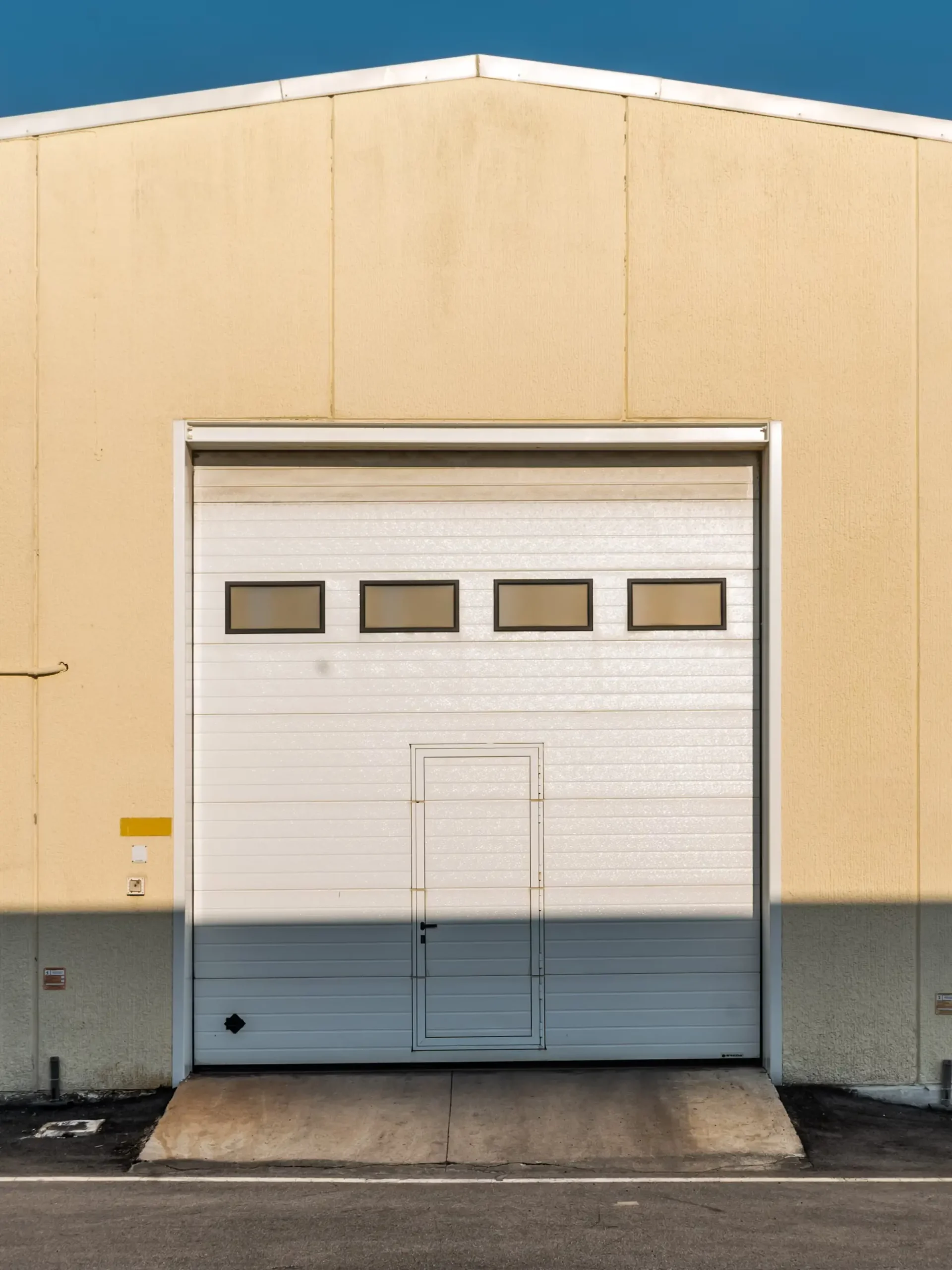 You are currently viewing Improve Your Business: Garage Door Solutions for Commercial Properties