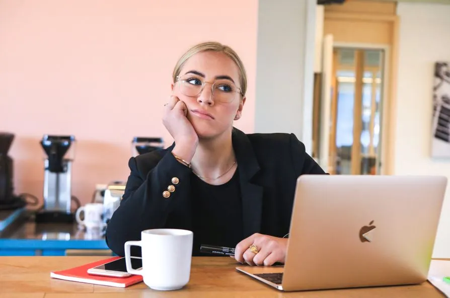 You are currently viewing How To Beat Procrastinating At Work: Stop Delaying Important Tasks